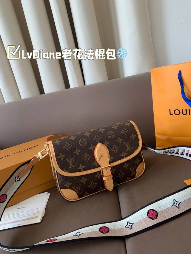 芯片版本 Lvdiane老花法棍包走秀款 单肩斜挎腋下包搭配刺绣肩带 配2个肩带 都可以拆卸 尺寸25*18折叠盒