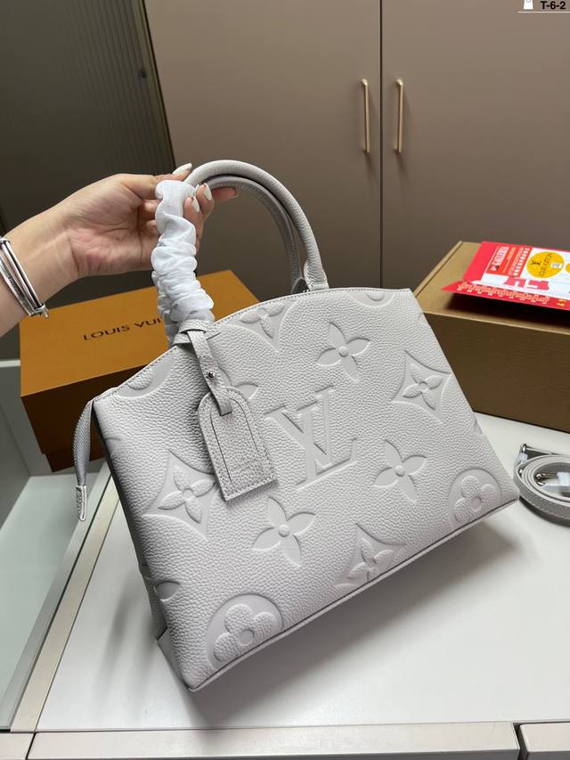 牛皮 Lv 路易威登 Fleur Tote挂锁蒙田手提包变色皮 蒙田包 入门级的款式哦！绝对的终身款！此物经典不言而喻！T-6-2尺寸30×21折叠盒飞机盒
