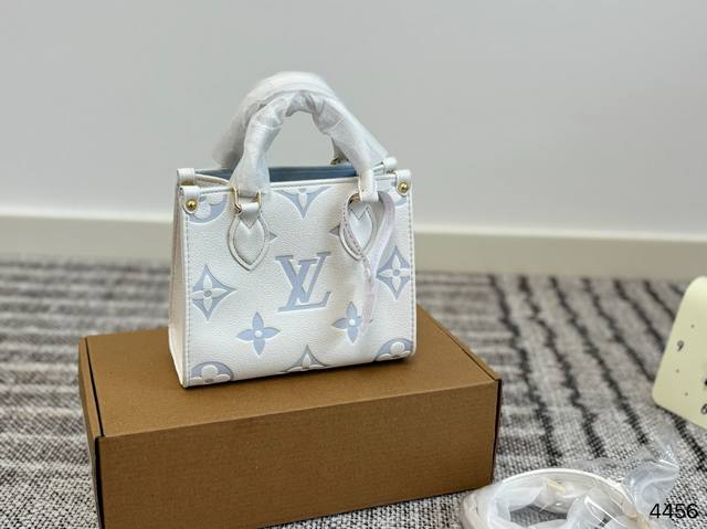 配盒 春夏限定 Size：18*15Cm 迷你 质量超好懂货来 整个包都是牛皮 品质 Onthego手袋 搜索 L家 Onthego购物袋