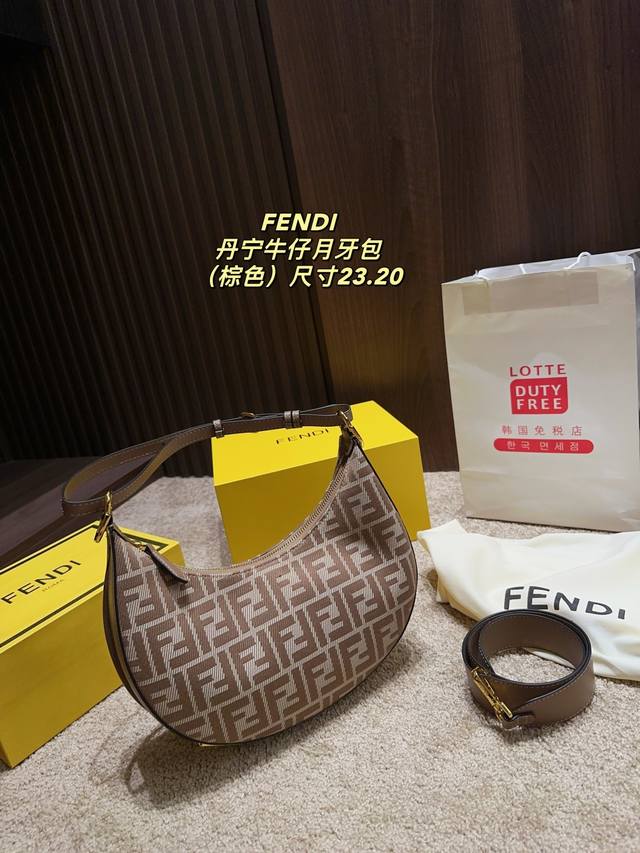 大号 配盒尺寸29*16 芬迪Fendi 丹宁牛仔月牙包 Fendi Graphy，半月造型的设计，小巧大容量，一包三用～可手拎可斜挎可肩背，一条肩带解决各种造