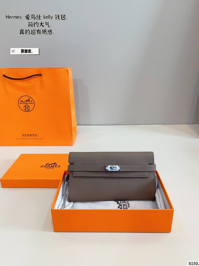 配礼盒 爱马仕 Woc单肩包.也能这么温油Woc Ado Woc Ado 在Kelly包的基础上，增加了一条长肩带.Ado其实是复刻96年爱马仕推出的双肩包，整