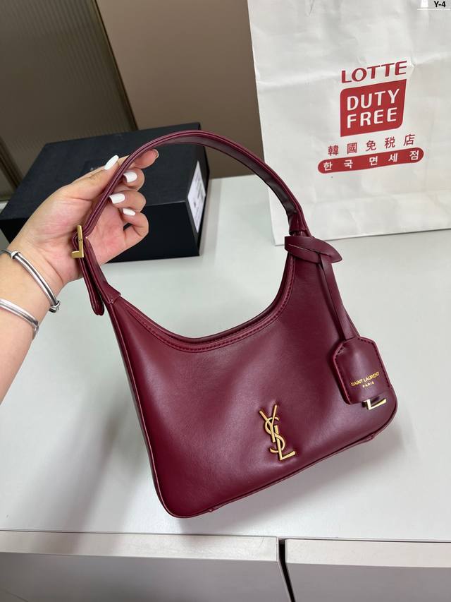 Ysl圣罗兰腋下包 日常搭配各种风格衣服 都超级酷超级吸晴 Y-4尺寸21×13折叠盒