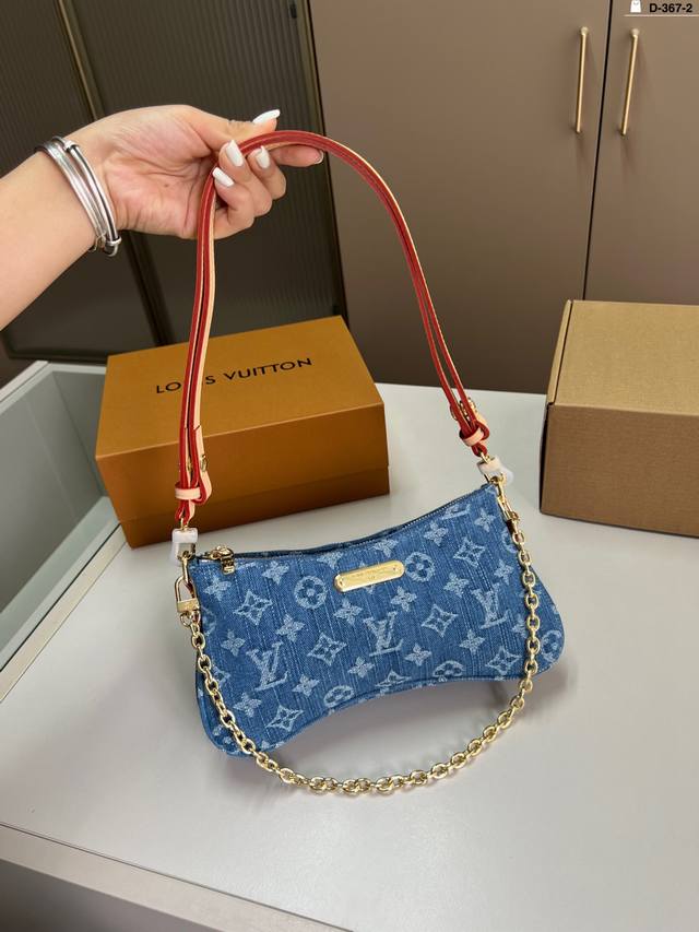 Lv路易威登Liv Pochette 牛仔链条腋下包 双层拉链真的太实用了 简直一眼倾心 浓浓的复古味 D-367-2尺寸25×12折叠盒飞机盒