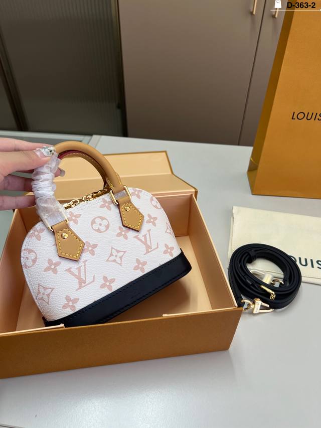 芯片版本 Lv新款贝壳包 很高级 可盐可甜 极致美感 绝美女孩就是你 D-363-2尺寸18×13折叠盒 芯片版本 Lv新款贝壳包 很高级 可盐可甜 极致美感 绝美女孩就是你 D-363-2尺寸18×13折叠盒