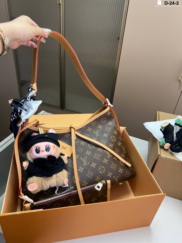 挂件颜色随机 Lv路易斯威登Carryall购物袋 手提单肩斜挎托特包新款购物袋 随便搭配一款小裙子都很出片 D-24-2尺寸29×21折叠盒飞机盒