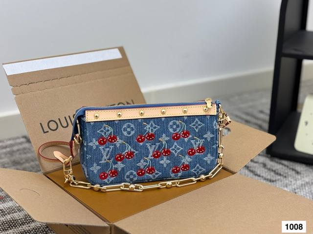 配折叠盒子 Lv 路易威登 款 腋下中古麻将包，精致做工 很爱 形状优雅兼顾美观和容量 真的巨好看 而且很耐造 上班通勤日常都可以背尺寸：21 13