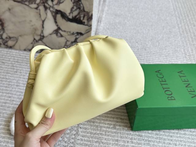 配盒 Size:22 14Cm Bv 云朵包 随性大牌 容量非常Ok 配盒 Size:22 14Cm Bv 云朵包 随性大牌 容量非常Ok