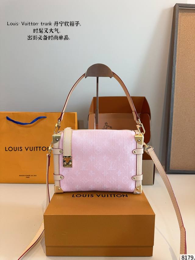 配礼盒 Lv 王炸新款Trunk 箱子 新品 走秀小软箱S来了终于 超级洋气 Upupup 搜索Lv 软箱子尺寸：23*8*16Cm