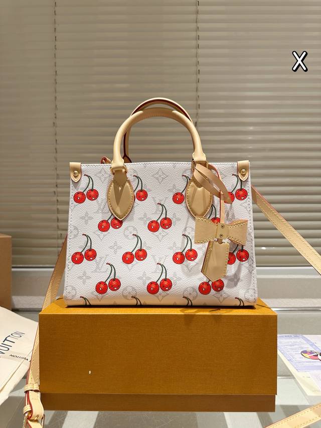 牛皮版本 Lv 樱桃系列 Onthego 丛林包 折叠礼盒 原单品质 Lv A B面喷绘 Onthego妈咪袋 性价比之王这是一款超赞的包型，灵感来自于恶搞Lv