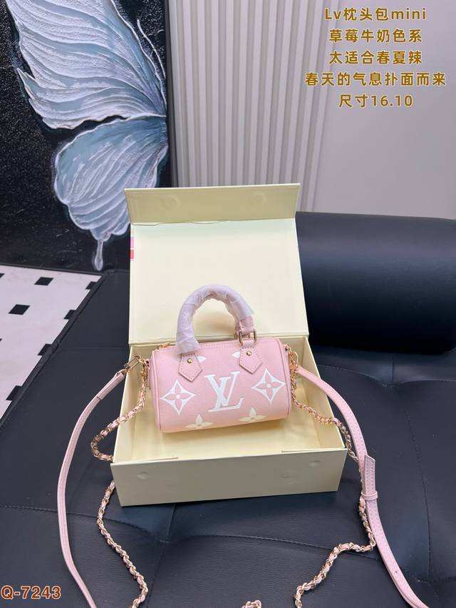 折叠盒尺寸16.10 Lv Vuitton枕头包Mini 草莓牛奶系列 精选的糖果忍不住想要品尝甜蜜哇~手提或斜 挎都能散发出浪漫的仙气♀♀小巧精致的包子们都 折叠盒尺寸16.10 Lv Vuitton枕头包Mini 草莓牛奶系列 精选的糖果忍不住想要品尝甜蜜哇~手提或斜 挎都能散发出浪漫的仙气♀♀小巧精致的包子们都