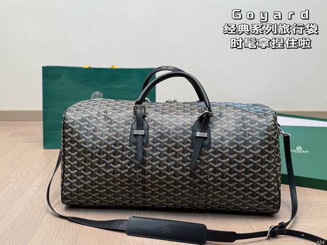 配盒 戈雅 Goyard旅行袋 时髦拿捏住啦 不显老气好好搭啊 而且貌美气质加成好高的呀～ 爱死了这份从容优雅 尺寸50 23