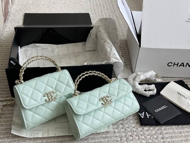 配盒 Size：19*10Cm 15*12Cm 小香家 23Kelly手机包 这个包型就是一整个爱住 小Kelly 香奶奶 精致可爱 可以放手机 可以手拎可以斜