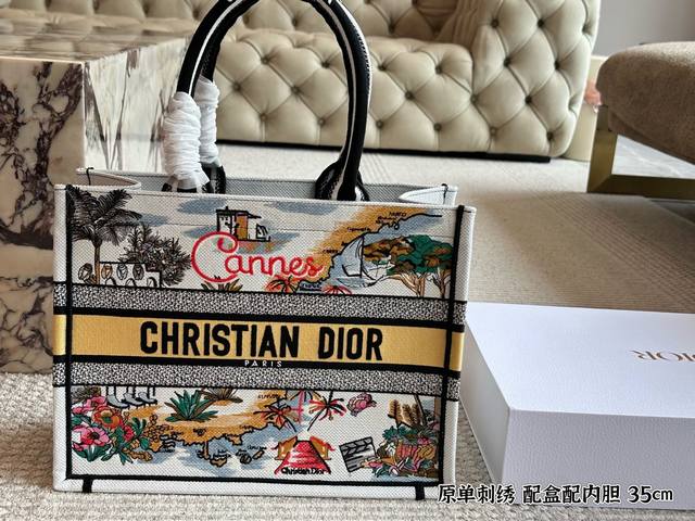 配盒配内胆 Size：35*28 Cm D家 Tote购物袋 Cdbooktote25最新购物袋 立体刺绣 非普通货 搜索Dior Tote 托特
