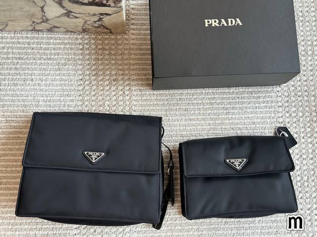 原单中号 小号 195 Prada X Cini Boeri 限量联名款 Prada Nylon邮差包 Prada Invites X Cini Boeri 男