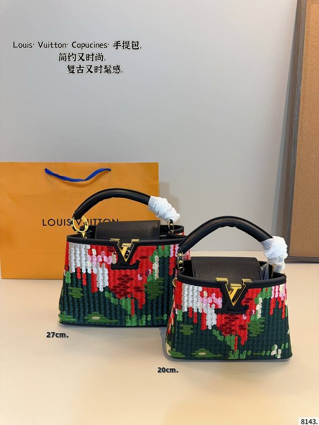 Lv Capucines Bb 手提包 今年最多明星街拍的Lv包包你能想到哪些款式呢？恐怕大多女性都会把目光锁定到柔软的荔枝纹Taurillon系列吧，因为全都