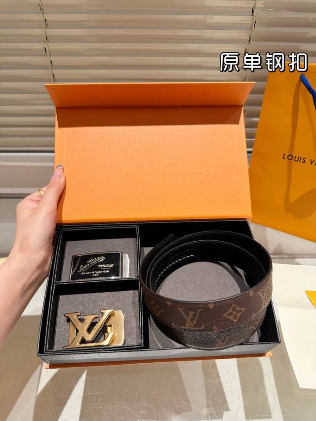 双头 钢扣 高版本！腰带 Lv牛皮皮带～热门款 男女通用皮带里面最火的版本啦～质量很好 全套包装！五金绝对不褪色 皮带头和专柜一样的哦～ 配礼盒手提袋发票