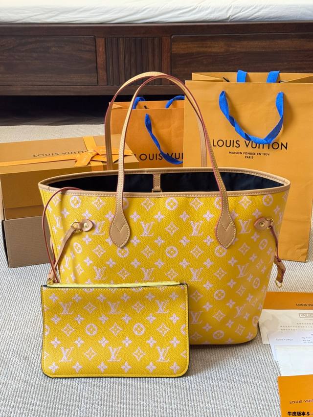 牛皮版本 Lv 牛皮 Lv Neverfull 樱桃印花 中号购物袋！入门级的款式哦！绝对的终身款！此物经典不言而喻！街拍和实用都是非常Nb的选择！大家拿到后可