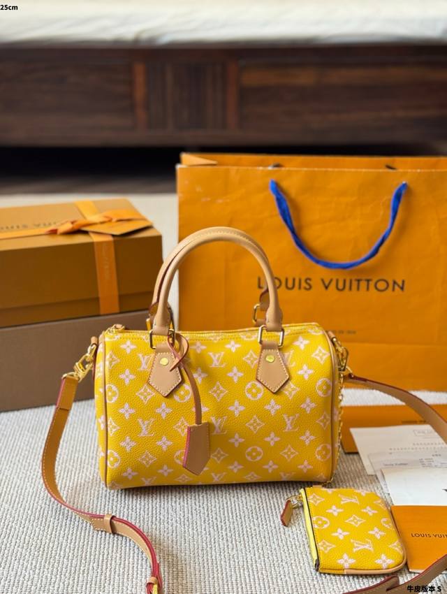 牛皮版本 Lv Speedy P10 25Cm 大小真的很合适 可以装水瓶装书装Ipadmini 帮大家配过挂件了,和Tiffany色系Turquoise的蓝色 牛皮版本 Lv Speedy P10 25Cm 大小真的很合适 可以装水瓶装书装Ipadmini 帮大家配过挂件了,和Tiffany色系Turquoise的蓝色