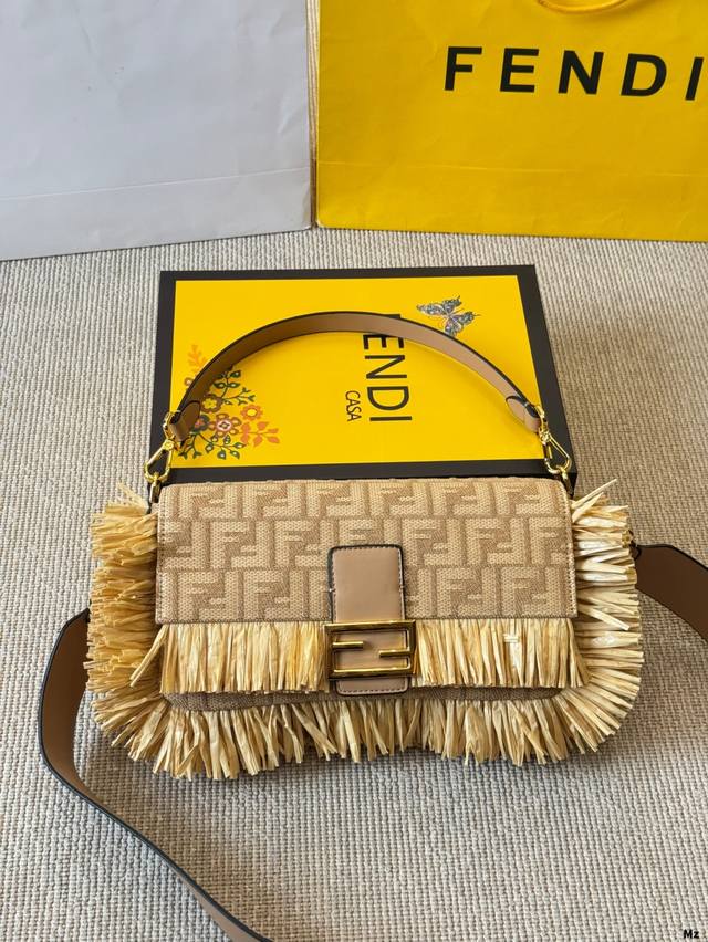 原版布 Fendi 中古法棍 春天还是Fendi百搭呀 Fendi 中古法棍 Zui爱的牛仔Fendi Vintage 春天百搭，好看～ 尺寸 26 15Cm