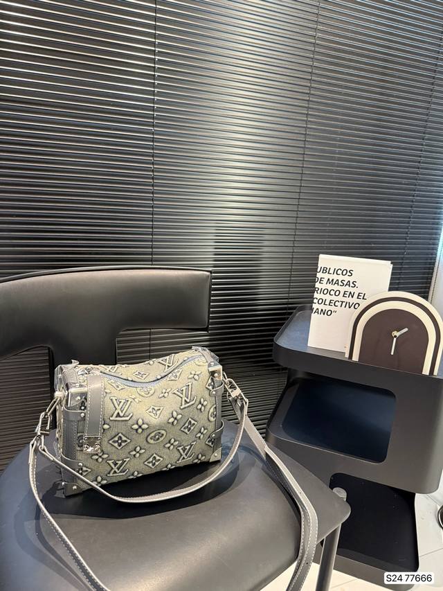 Lv牛仔小箱子 谷爱凌同款 22春夏秀款 可手提 可斜挎 宽肩带不要太好看！ 尺寸：23 16 货号77666