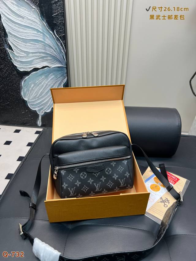 配折叠盒 路易威登 Lv Outdoor黑花邮差包 黑武士 Taiga 牛皮革和Monogram Eclipse 涂层帆布成色极新 金属饰品的膜都还在 上身气质