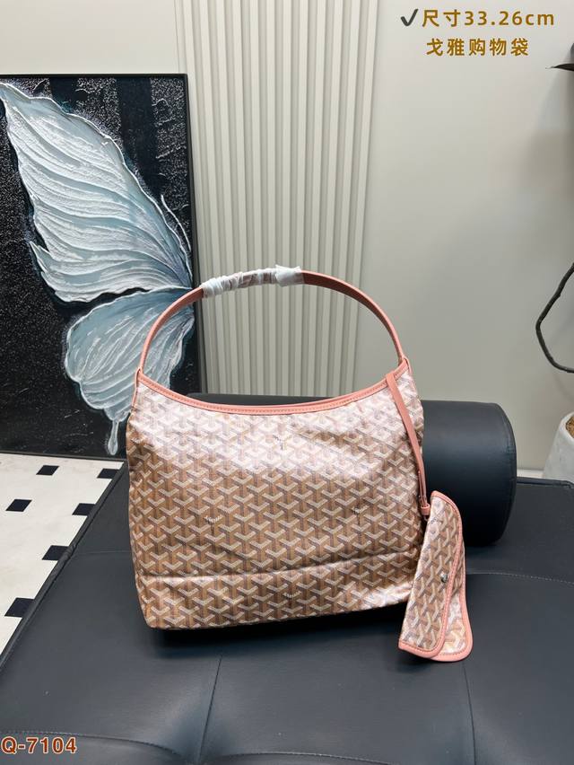 戈雅 新品Hobo腋下包 完美定制购物袋配零钱包 从头到尾全部都是客订哦！ Hobo太适合通勤啦！ 尺寸33.26Cm