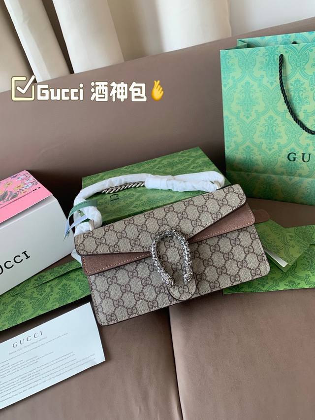 折叠礼盒飞机礼盒 肩背斜挎 完全是新风格！ 超大容量 高级感满满 Gucci 酒神包钻扣 真的好好看！ 尺寸：25*14Cm