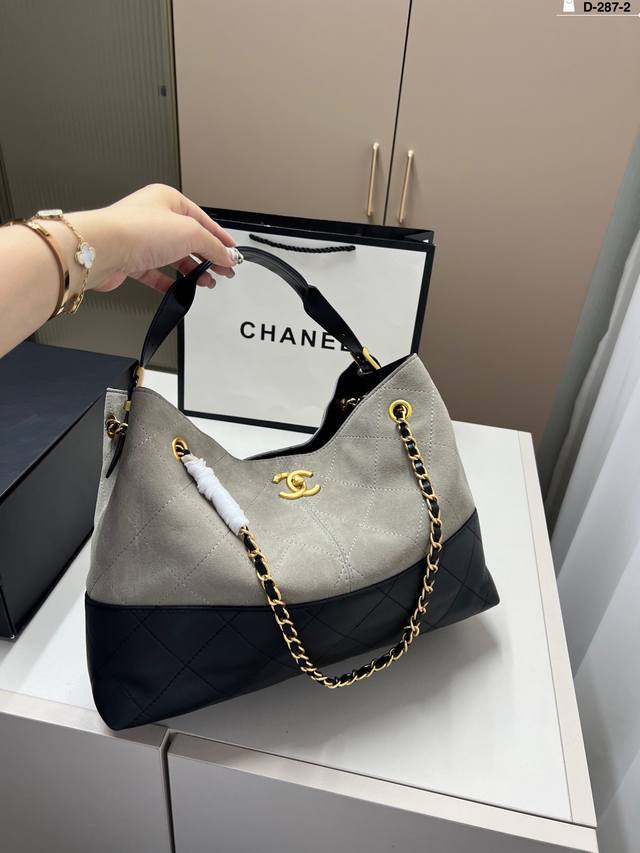 鹿皮 香奈儿Chanel灰色25A托特包 手工坊超耐看的麂皮托特包 美拉德色系也很百搭！手提腋下都可以 D-287-2尺寸35×24折叠盒