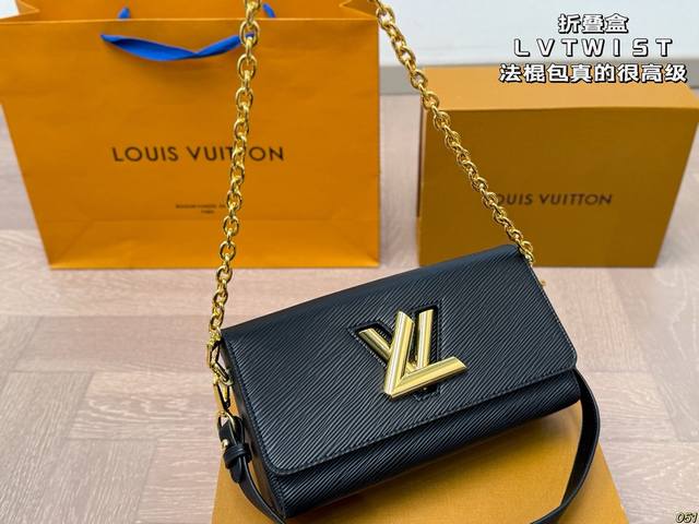 9色 折叠盒 Lv Twist法棍包 真的很高级 日常通勤简直绝配 又酷又飒低调的奢华 可盐可甜 极致美感 绝美女孩就是你 尺寸： 23 12
