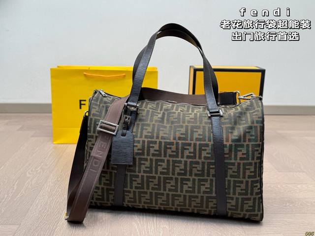 Fendi芬迪 旅行袋 真的超能装 出门旅行首选 重点是拿起来超级飒 时尚达人必备单品之一 尺寸46 30