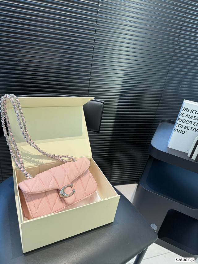 小号 配折叠盒子 百搭神器 Tabby 蔻驰酒神新品 Quilted Tabby 链条版Tabby 这你能忍住 满满的小细节 尺寸：小号20 12 货号3011