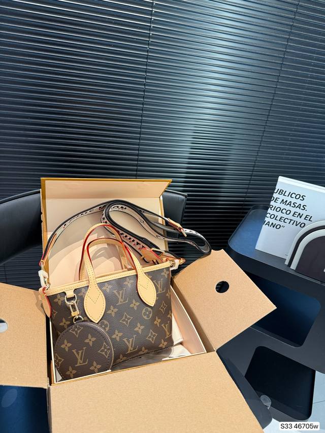 配飞机盒折叠盒子 新款Lv购物袋 超火的Tote托特包,日常通勤都非常可会越用越喜欢的一款,值得入手。尺寸:18 15 货号46705W 配飞机盒折叠盒子 新款Lv购物袋 超火的Tote托特包,日常通勤都非常可会越用越喜欢的一款,值得入手。尺寸:18 15 货号46705W