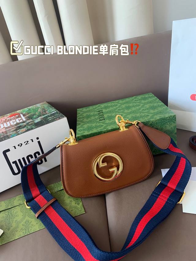 升级款免税店包装 Gucci Blondie 最值得入手的包包 国 新品浪姐王紫璇同款 致敬典藏标识彰显摩登态度 +经典老花高贵又耐看，乌木色接棕色将气质感拉满