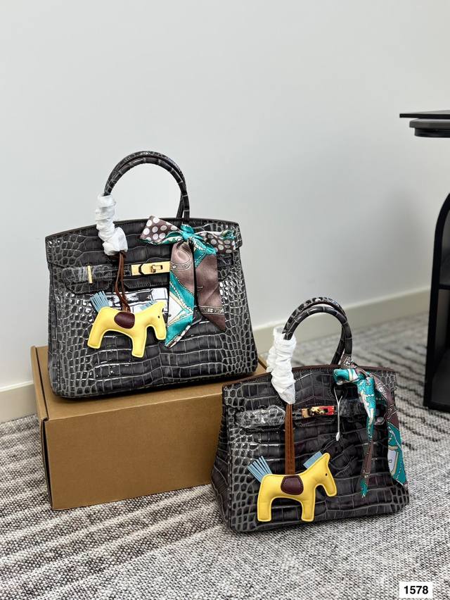 爱马仕铂金Rock 又酷又美的包 真的太百搭 容量还超大 包型真的超A潮酷通勤两不误 尺寸：31 23。27 20。