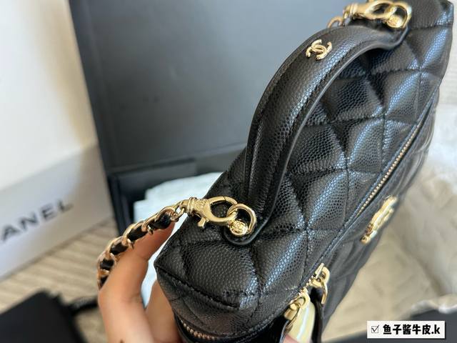 一Chanel 25C爆款Ip盒子包 运气超级好~ 包型是Lp40的大小非常精致可爱这一季最难买的款产量极少19Cm 折叠盒