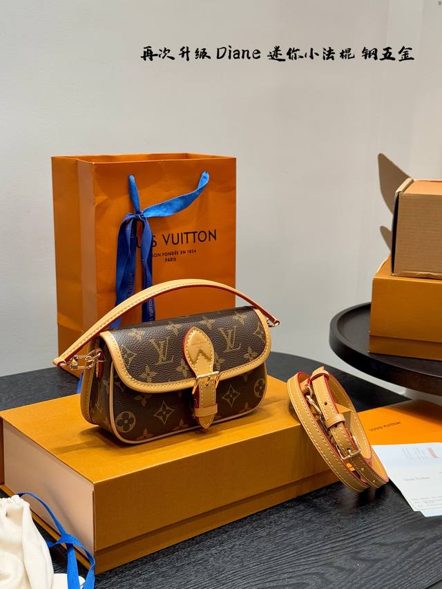 全套礼盒包装 复刻版!全钢五金!变码芯片 Size:19*10Cm Lv 小迷你 Diane 法棍手袋 经典老花 小号Mini 法棍包是真好看 又好背! 皮质和 全套礼盒包装 复刻版!全钢五金!变码芯片 Size:19*10Cm Lv 小迷你 Diane 法棍手袋 经典老花 小号Mini 法棍包是真好看 又好背! 皮质和