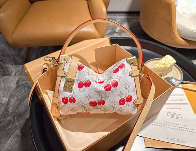 折叠礼盒官网飞机盒 Lv小箱子 谷爱凌同款 25春夏秀款 可手提 可斜挎 宽肩带不要太好看！ 尺寸：23 16