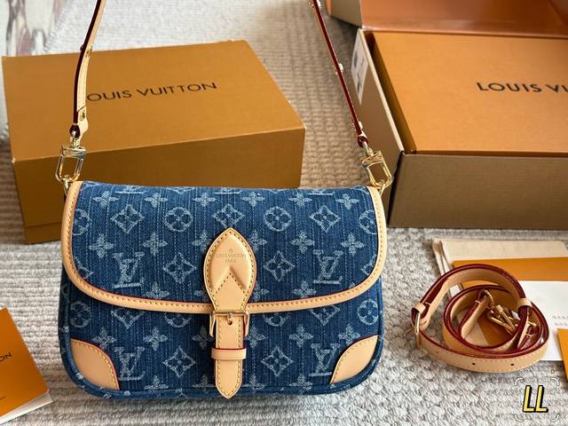 复刻版 配盒 Size:25*17Cm L家 Diane 法棍手袋 法棍包是真好看的 皮质和颜色都不错, 配置两条肩带 又甜又咸! 搜索 Lv 法棍 复刻版 配盒 Size:25*17Cm L家 Diane 法棍手袋 法棍包是真好看的 皮质和颜色都不错, 配置两条肩带 又甜又咸! 搜索 Lv 法棍