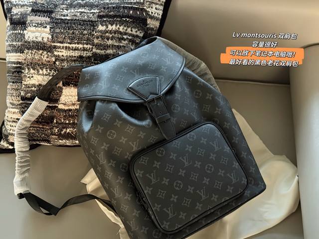 无盒 Size：32*40Cm L家 Montsouris 双肩包 容量很好 可以放下笔记本电脑哦！ 最好看的黑色老花双肩包