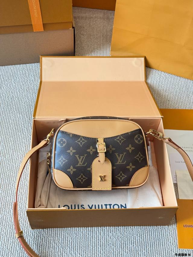 牛皮版本 -Lv Deauville相机包 密封折叠礼盒 原单牛皮 Favorite 中号手袋这款Favorite 中号手袋以Monogram 帆布制成，可手拿