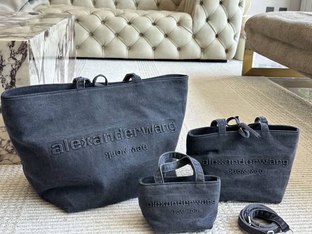 无盒 Size：31 30Cm 大 20 19Cm 中 13 10Cm 小 亚历山大王24新款托特 大王Aw超级实用的大包， 日常通勤必备，嘎嘎抗造