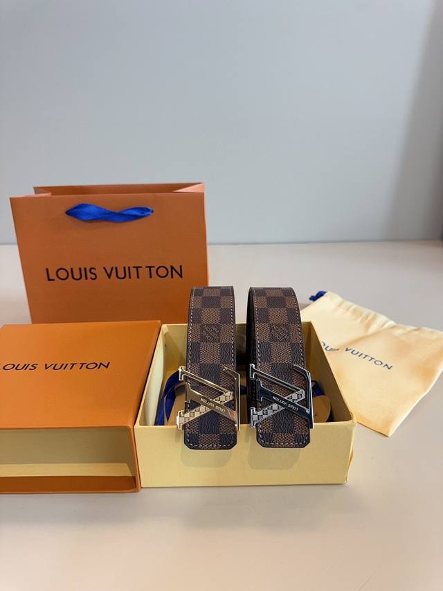 精美礼盒包装 送男友 送父亲 送给自己 首选 实在太高级啦 高版本皮带腰带[ 牛皮皮带～热门款 皮带里面最火的版本啦～质量很好 全套包装！五金绝对不褪色 皮带头