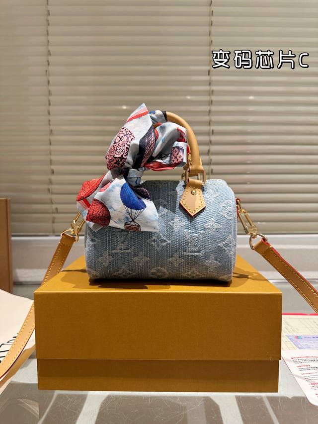 变码芯片配丝巾 Lv新品 牛仔枕头包包 手提斜挎 超大容量 推荐 尺寸16 配礼盒