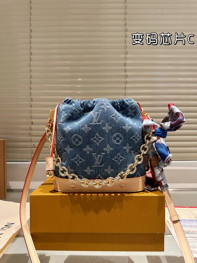 原版布 变码芯片配丝巾 单宁Nano Noe Lv单宁系列再添一员大将[举手R] 即将在五月上市 单宁系列的小包基本都是爆款 不知道这只你能买到吗 尺寸 18