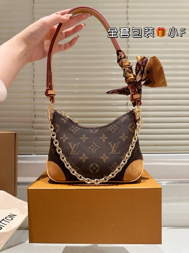 配折叠盒飞机盒 Lv新包包｜可爱版小牛角 小小的一只真的很可爱 不能抗拒的了这样一只 不得不说 Lv总是能抓住心理 尺寸:19.13Cm