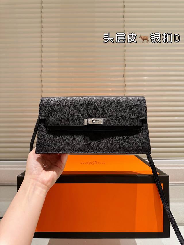 顶级原单牛皮 Hermes Kelly 斜挎最近娱乐圈出镜率最高的一款包包，H家永恒的经典. 凯莉包好随意搭配，不管怎么穿，随便一背都好看 而且一点都不挑人很显