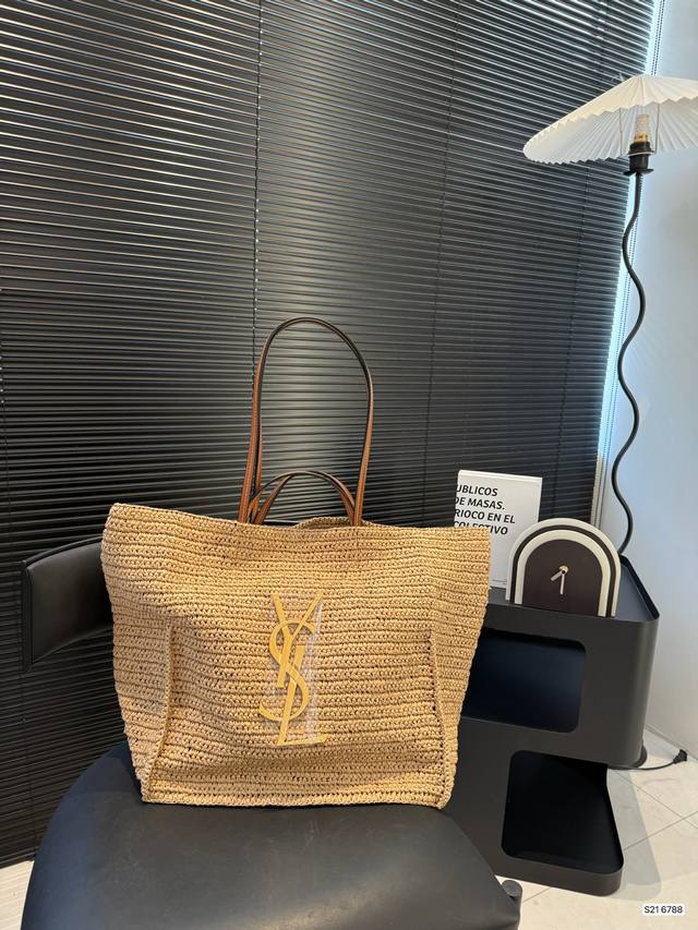 飞机盒折叠盒子 Yls绝美编织腋下 是背Lv阳光草编包的夏天啦 马上夏至了，来推荐这只草编包 编织和皮革，清爽也文艺，让你也可甜可美。设计也非常实用，容量也大。