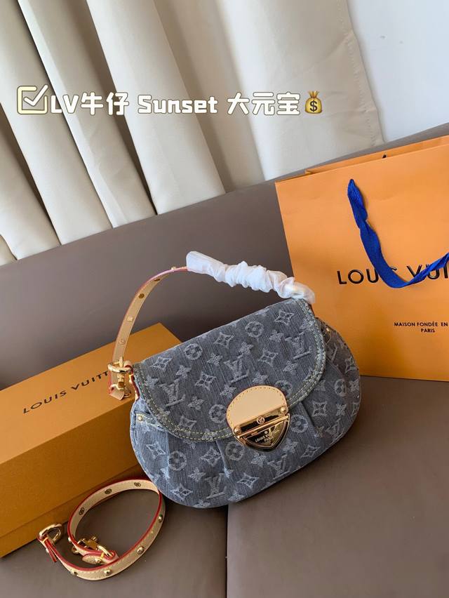 动态芯片全套包装 Lv牛仔 Sunset 大元宝 实物真的很美很美簡簡 还可以斜挎 我真的是丹宁的狂热爱好者 中古款的丹宁元宝我也早就收入囊中啦好用又百搭 里面