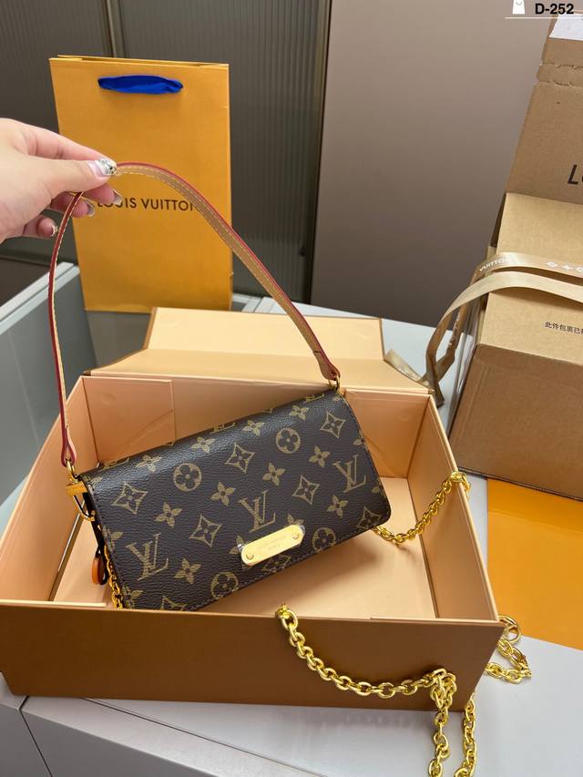 芯片版本 Lv新鲜出炉的新款Lily Woc乍一看真的太像Favorite一度想要吐槽Lv的设计师越来越没新意，结果到手就是真 香... D-252尺寸21×1