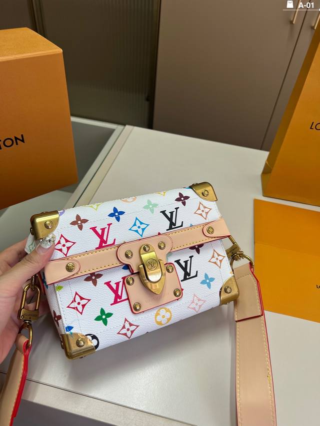 Lv软箱子家 Mini Soft Trunk 手袋 此富有魅力的手袋 棱角分明而具优雅内涵 A-01尺寸20×15折叠盒